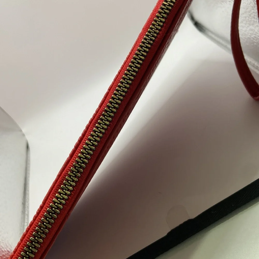 NWOT Juicy Couture Red with gold hardware Wristlet. - Picture 3 of 4